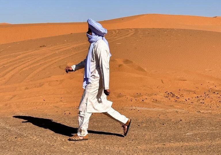 Equipe da agência de viagens em Marrocos
